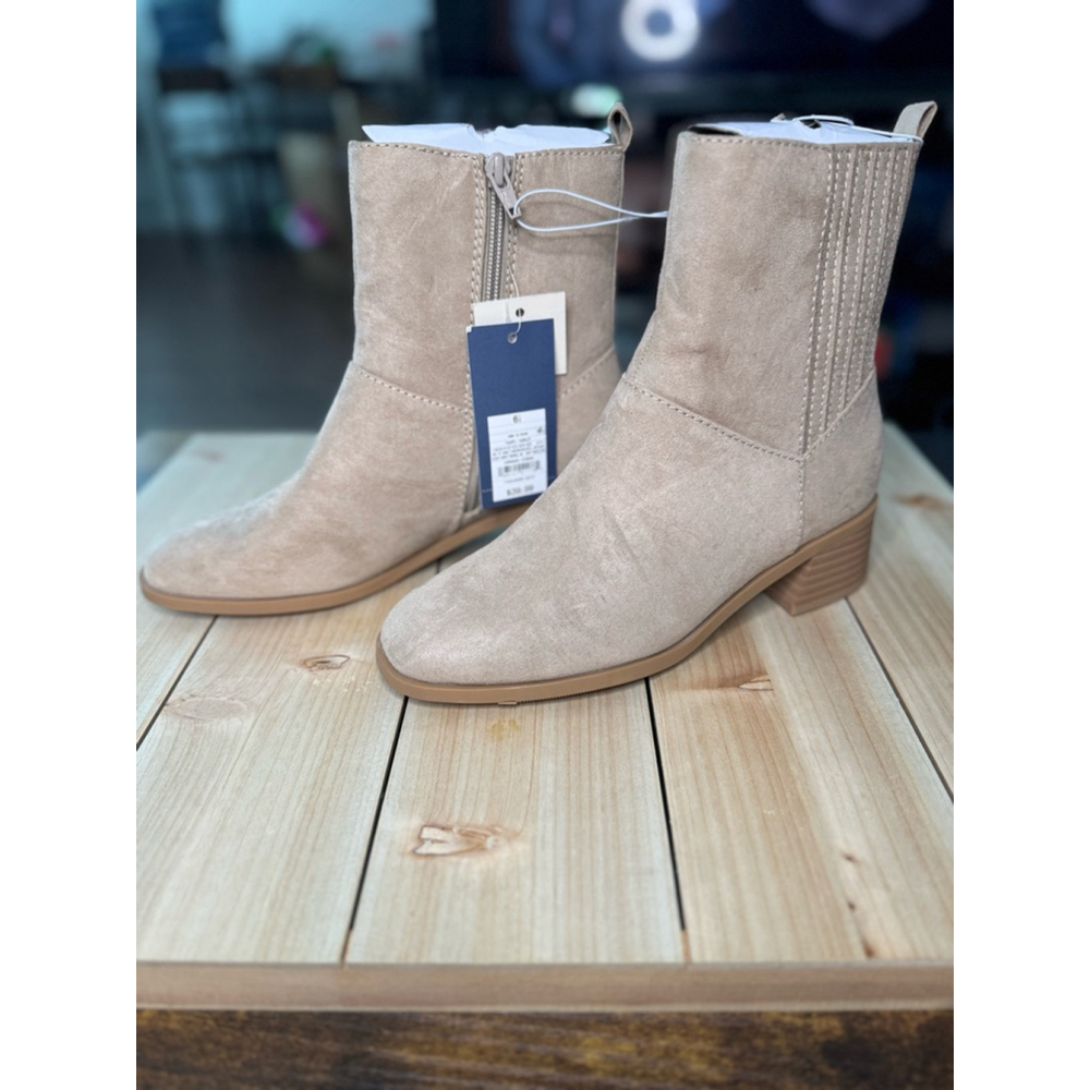 Women's Ashely Low Block Ankle Boots with Memory Foam Insole - Universal Thread™ - Picture 2 of 7